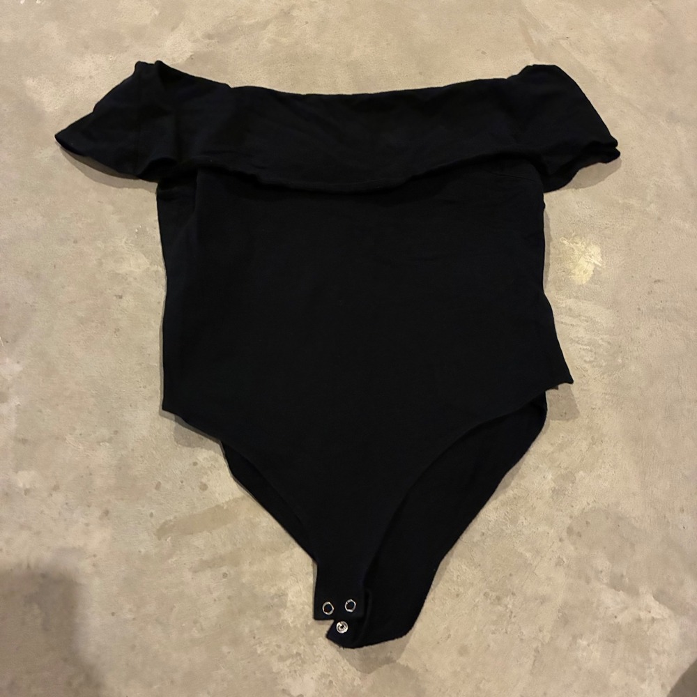 FOREVER 21 Contemporary Black Off The Shoulder Ruffle Bodysuit XL